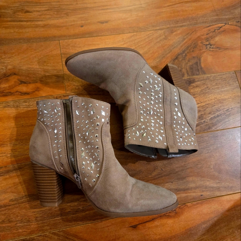 Jennifer Lopez ankle boots
